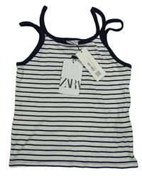 Nové - Bílo-tmavomodrý pruhovaný žebrovaný crop top Zara