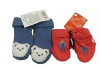 Nové - 2 set - tmavomodré ponožky s 3D medvědy + červené bavlněné capáčky 