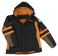 Černo-oranžovo-khaki šusťáková zimní bunda s nášivkou a kapucí 