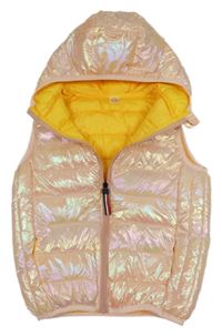 Světlerůžová metalická šusťáková zateplená vesta s kapucí 
