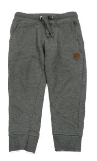 Tmavošedé melírované tepláky s nášivkou Staccato