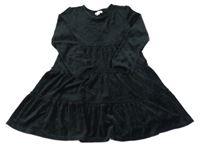 Černé sametové šaty