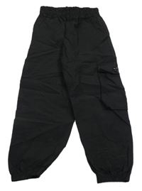 Černé cargo šusťákové kalhoty s kapsou 