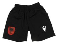 Černé sportovní kraťasy s erbem macron