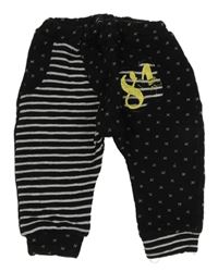 Černé vzorované prošívané tepláky s nášivkou