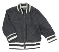 Tmavošedá šusťáková jarní bunda s bílým lemem 