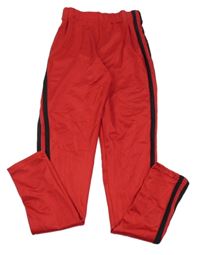 Červené sportovní tepláky s černými pruhy 