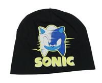Černá čepice se Sonicem 