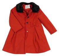 Červený flaušový kabát s mašličkami a kapucí 