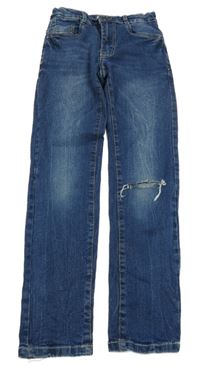 Modré slim rifle s dírou na koleni