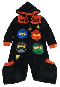 Černo-červená chlupatá kombinéza Ninjago s kapucí