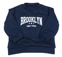 Tmavomodrá mikina s nápisem