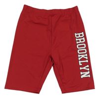 Červené sportovní kraťasy s nápisem shein