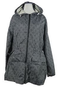 Dámská černo-bílá vzorovaná šusťáková parka s kapucí M&S