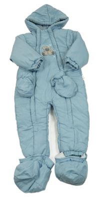 Světlemodrá šusťáková zimní kombinéza s medvědem a kapucí+ rukavice+ capáčky