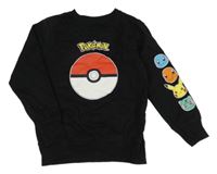 Černá mikina s pokeballem a Pokémony na rukávu