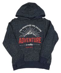 Tmavomodrá melírovaná mikina s nápisem a kapucí 