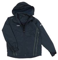 Tmavomodrá šusťáková sportovní bunda s písmeny a kapucí 