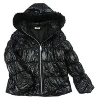 Černá lesklá prošívaná šusťáková zimní bunda s kapucí s kožešinou LIPSY LONDON
