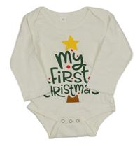 Bílé body s vánočním stromečkem z nápisů 