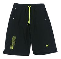 Černé sportovní kraťasy s nápisem Primark
