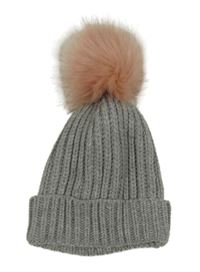Šedá pletená čepice s bambulí