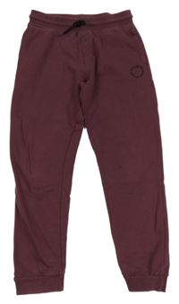 Vínové tepláky s nápisem George