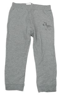 Šedé tepláky se zebrou