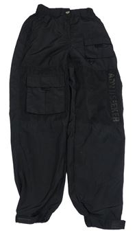 Černé šusťákové cuff kalhoty se síťovinou Bershka