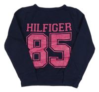 Tmavomodrá mikina s číslem a nápisem TOMMY HILFIGER