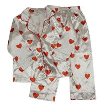 Světlebéžové saténové pyžamo se srdíčky