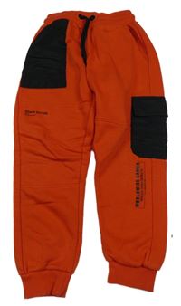 Červené tepláky s kapsou a nápisem George