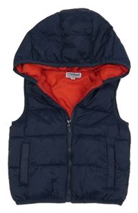 Tmavomodrá šusťáková zateplená vesta s kapucí