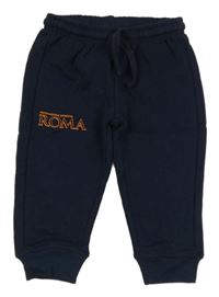 Tmavomodré tepláky s nápisem