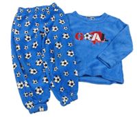 Modré chlupaté pyžamo s fotbalovými míči