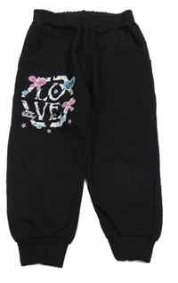 Černé tepláky s nápisy a mašličkami a srdíčky 