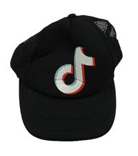 Černá kšiltovka s logem TikTok a síťovinou