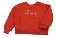 Červená mikina s nápisem George