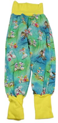 Modro-zeleno-žluté lehké tepláky se zvířaty