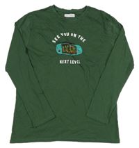 Zelené triko s ovladačem a nápisy Zara