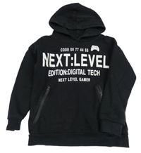 Černá mikina s nápisy a ovladačem a kapucí Tu