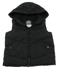 Černá šusťáková zateplená vesta s kapucí Matalan