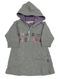 Šedé teplákové šaty s nápisem a kapucí 