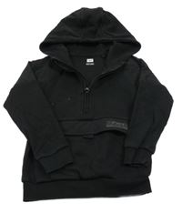 Černá mikina s kapsou s nášivkou a kapucí F&F