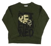 Tmavozelené triko s nápisy 