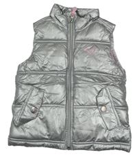 Stříbrná šusťáková lesklá zateplená vesta s nápisem C&A