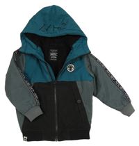 Smaragdovo-černo-šedá šusťáková zimní bunda s nášivkou a kapucí Next