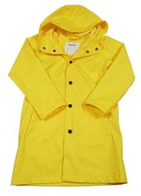 Žlutý nepromokavý kabát s kapucí lupilu