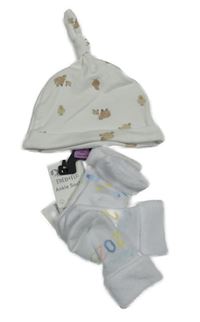 3set- bílá čepice s ovečkami+ 2x teplé ponožky