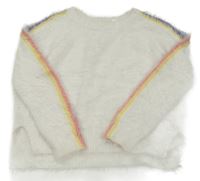 Bílý chlupatý svetr s pruhy na rukávech Pepperts